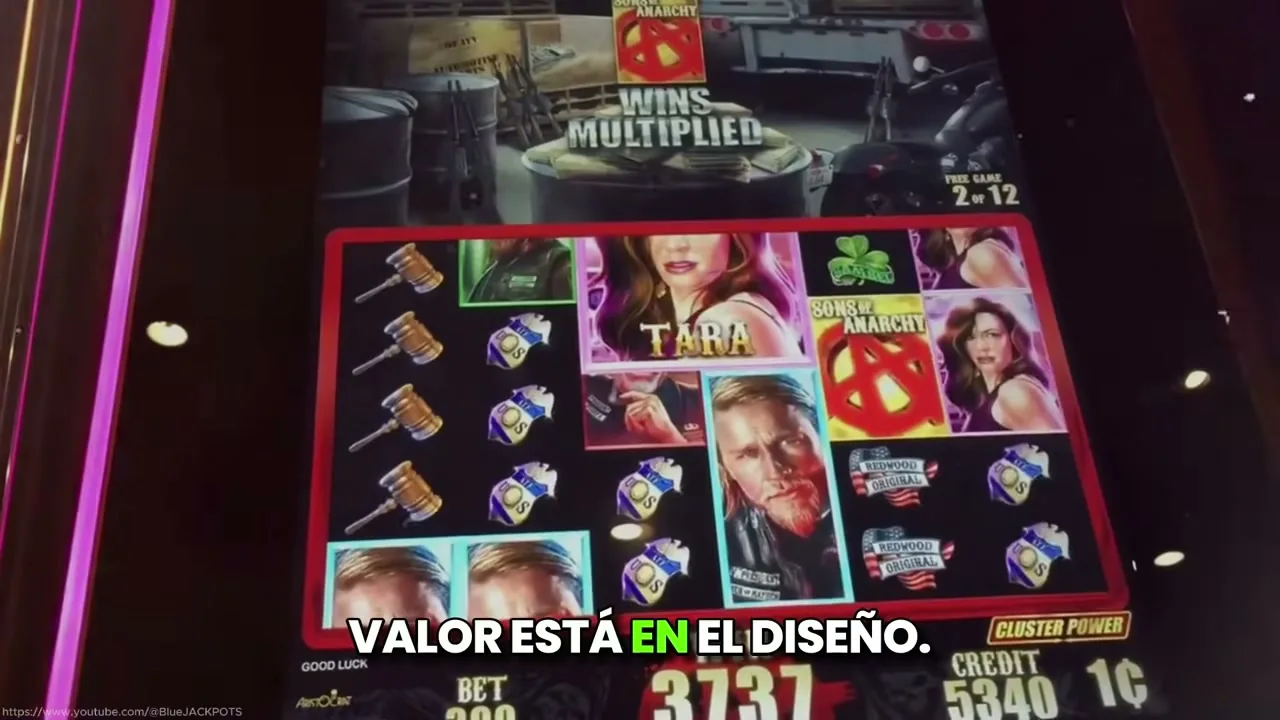 Jugador consultando el RTP en una tragaperras online antes de apostar
